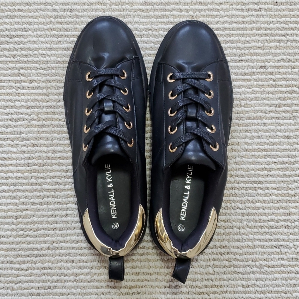 NWOT Kendall & Kylie Black and Gold Sneakers SZ10